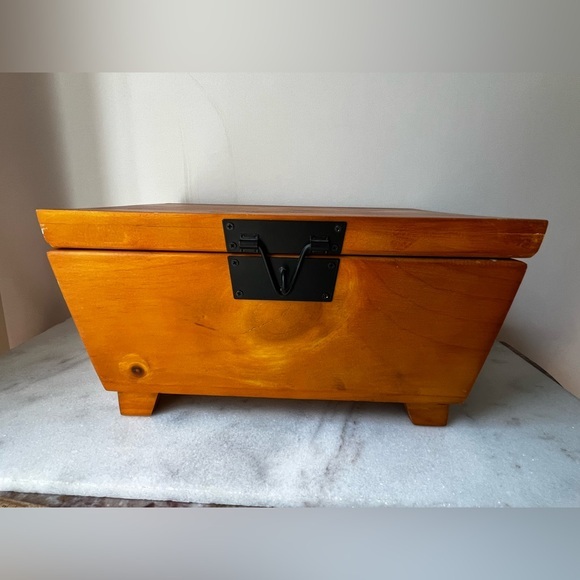 Wooden Storage Box with Black Latch vintage - Picture 1 of 13